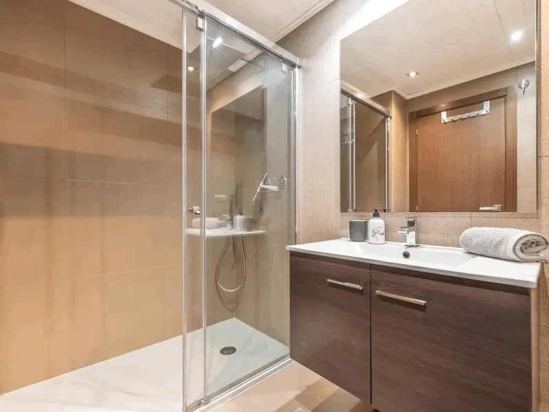 Located in the prestigious Avalon complex in Los Arqueros, Benahavís, Málaga,
