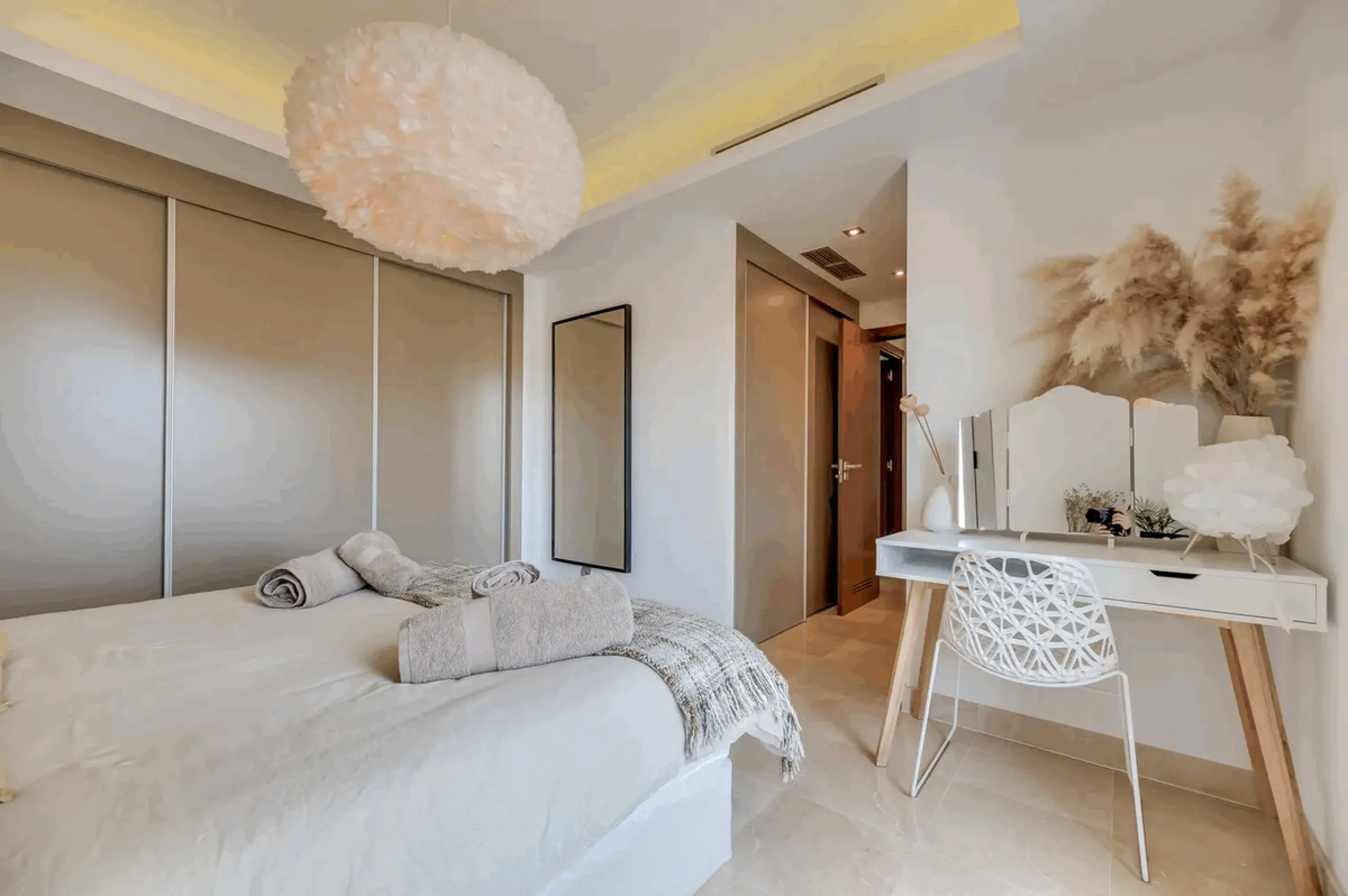 Located in the prestigious Avalon complex in Los Arqueros, Benahavís, Málaga,