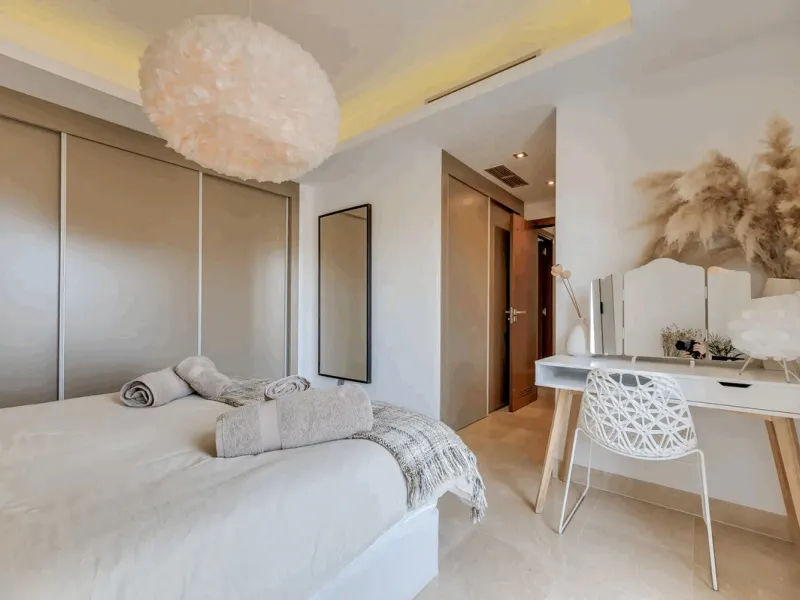 Located in the prestigious Avalon complex in Los Arqueros, Benahavís, Málaga,