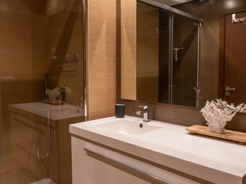 Located in the prestigious Avalon complex in Los Arqueros, Benahavís, Málaga,