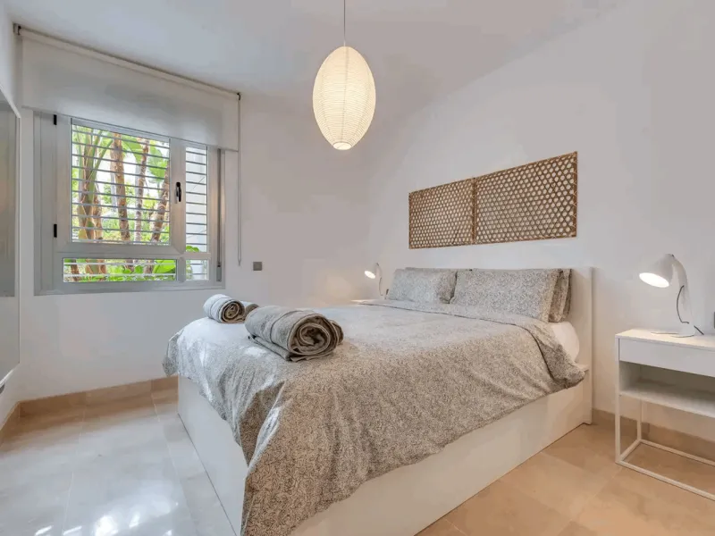 Located in the prestigious Avalon complex in Los Arqueros, Benahavís, Málaga,