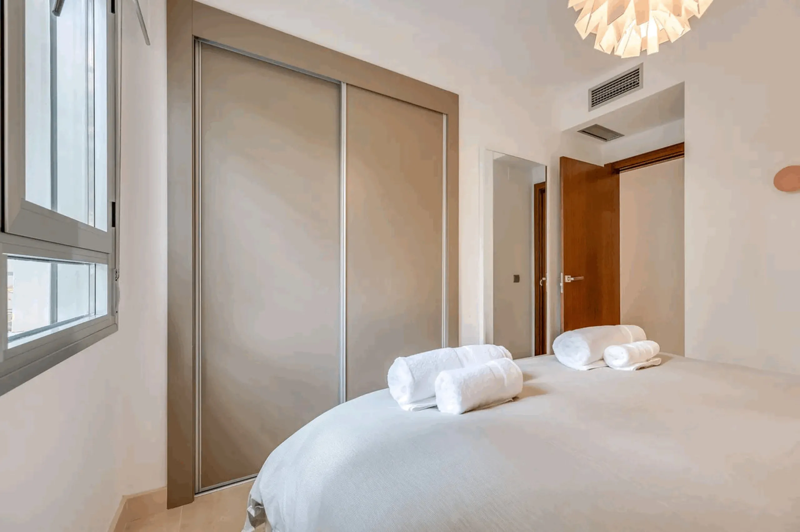 Located in the prestigious Avalon complex in Los Arqueros, Benahavís, Málaga,