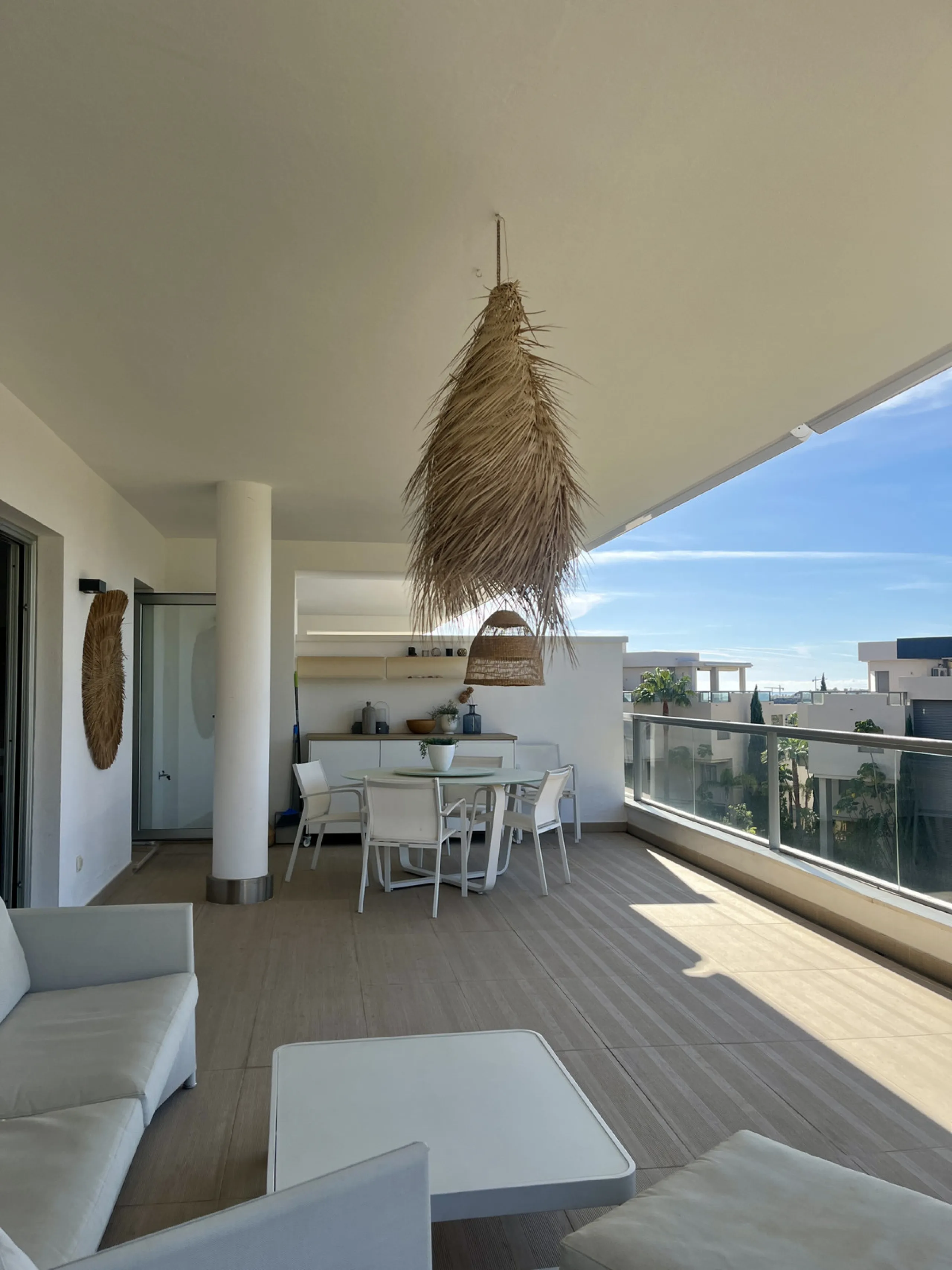 Located in the prestigious Avalon complex in Los Arqueros, Benahavís, Málaga,