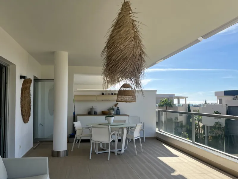 Located in the prestigious Avalon complex in Los Arqueros, Benahavís, Málaga,