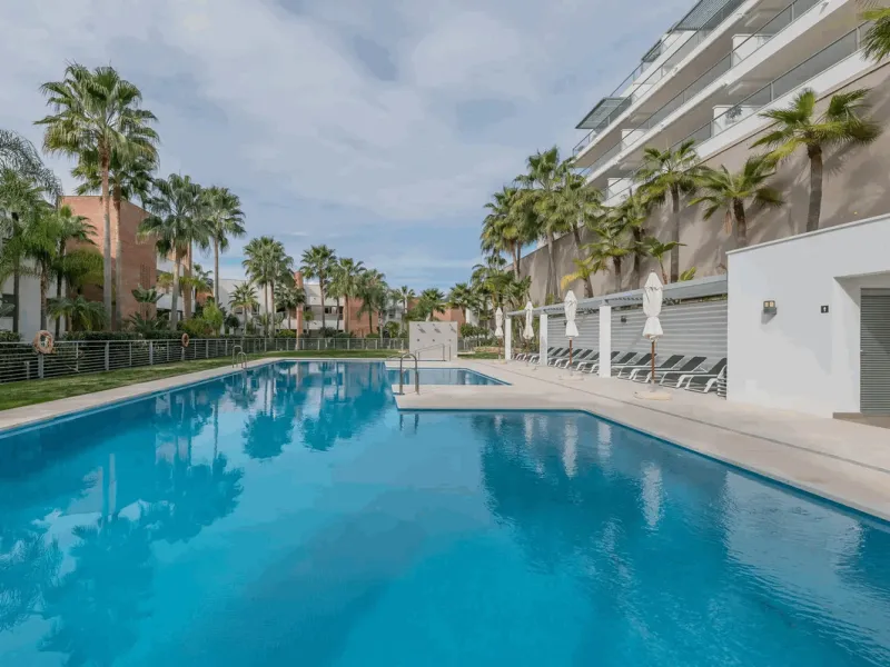 Located in the prestigious Avalon complex in Los Arqueros, Benahavís, Málaga,