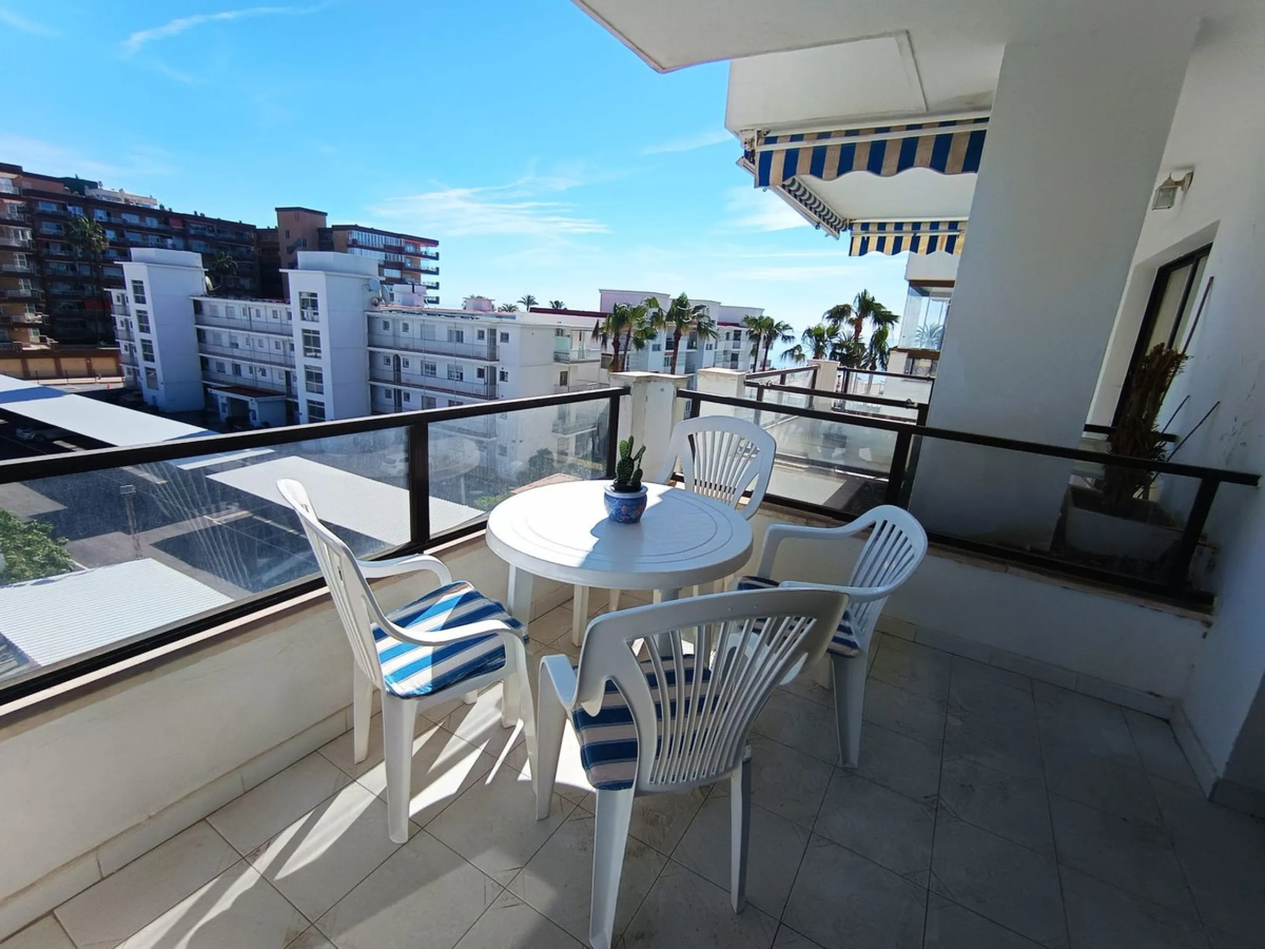 Fantastic 2-bedroom, 2-bathroom apartment located in a superb beachfront complex.