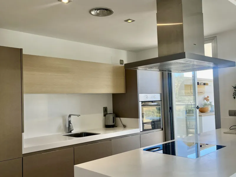 Located in the prestigious Avalon complex in Los Arqueros, Benahavís, Málaga,
