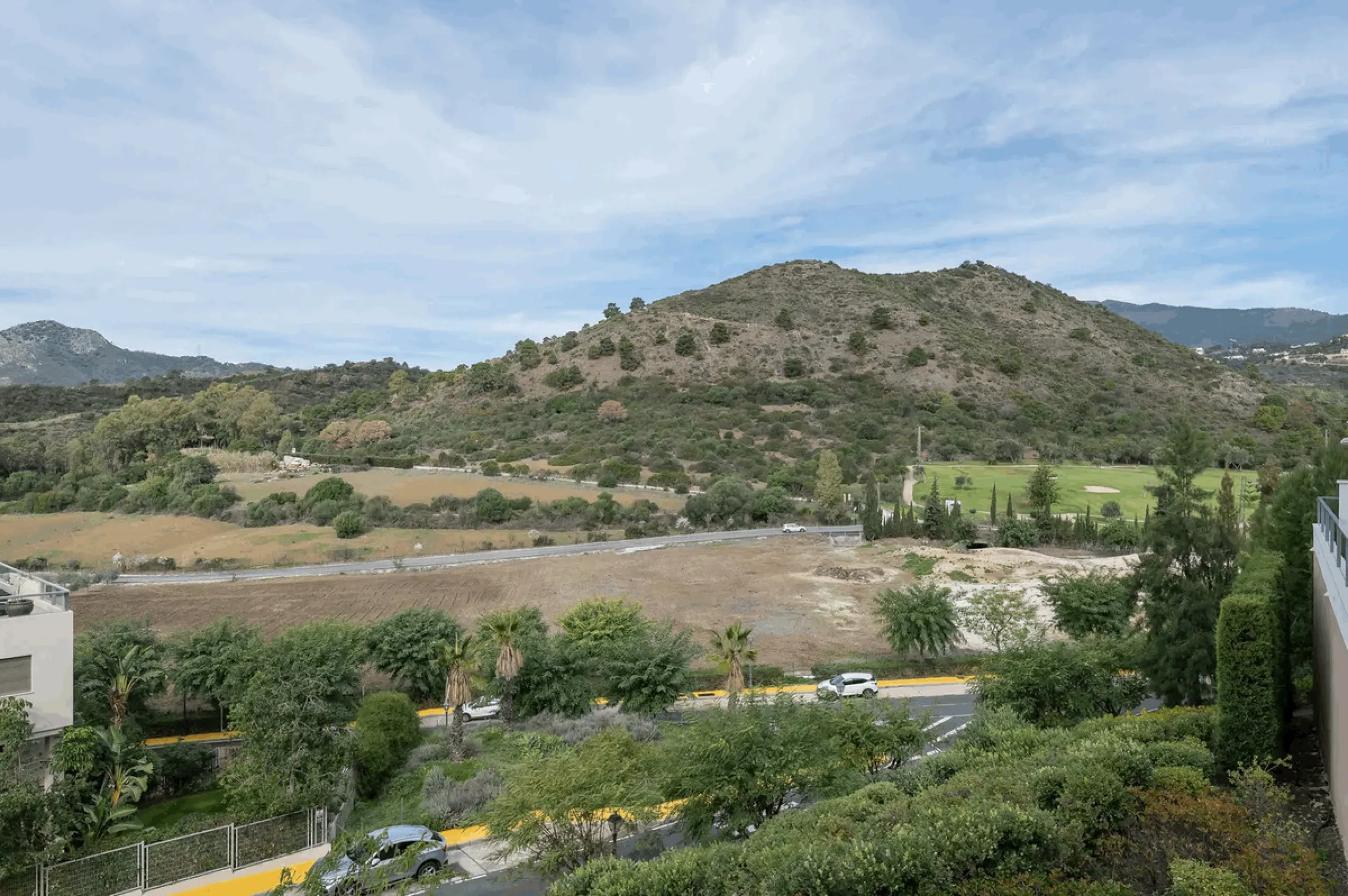 Located in the prestigious Avalon complex in Los Arqueros, Benahavís, Málaga,