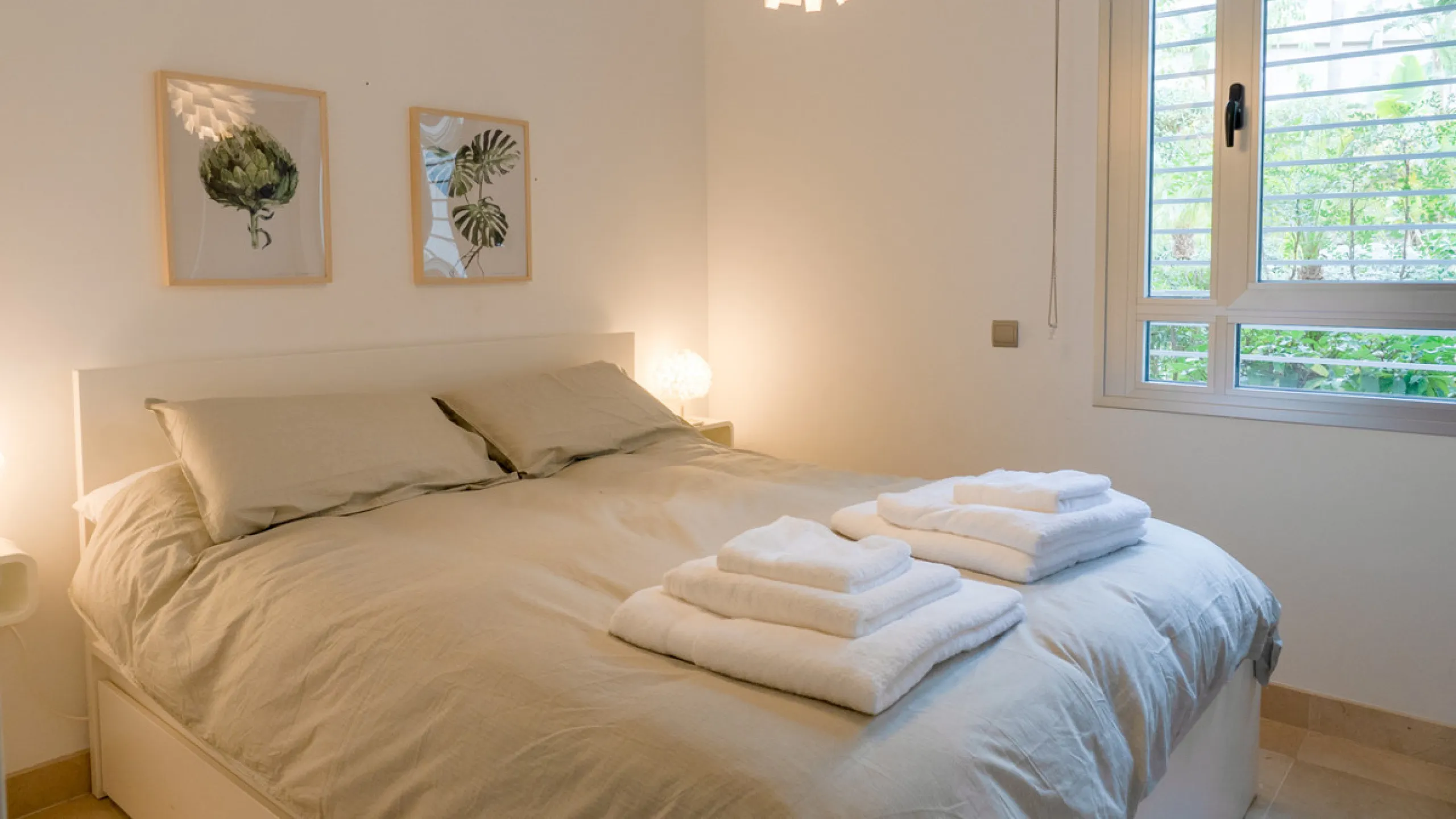 Located in the prestigious Avalon complex in Los Arqueros, Benahavís, Málaga,