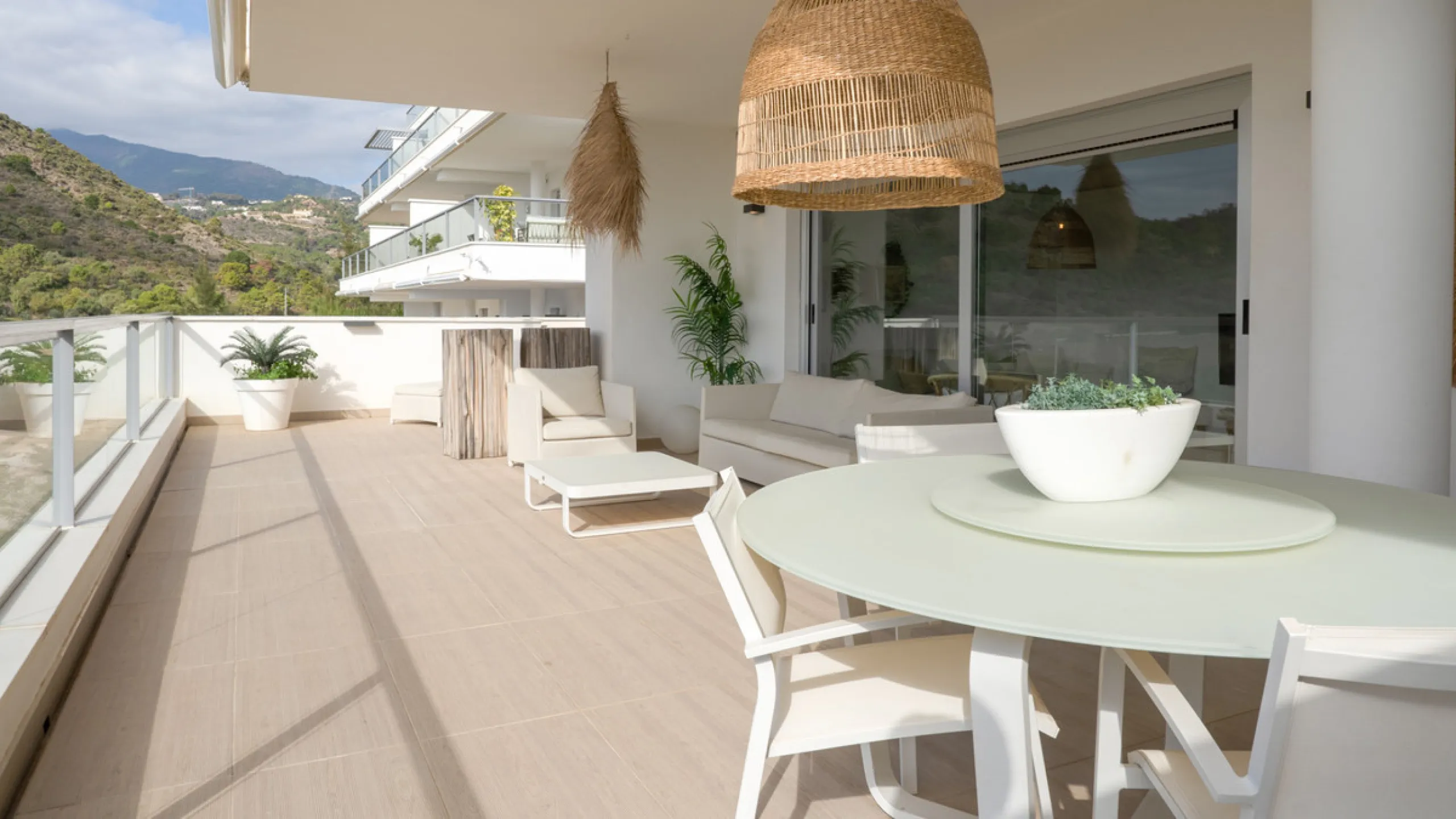 Located in the prestigious Avalon complex in Los Arqueros, Benahavís, Málaga,