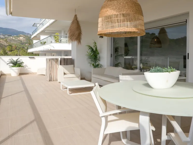 Located in the prestigious Avalon complex in Los Arqueros, Benahavís, Málaga,