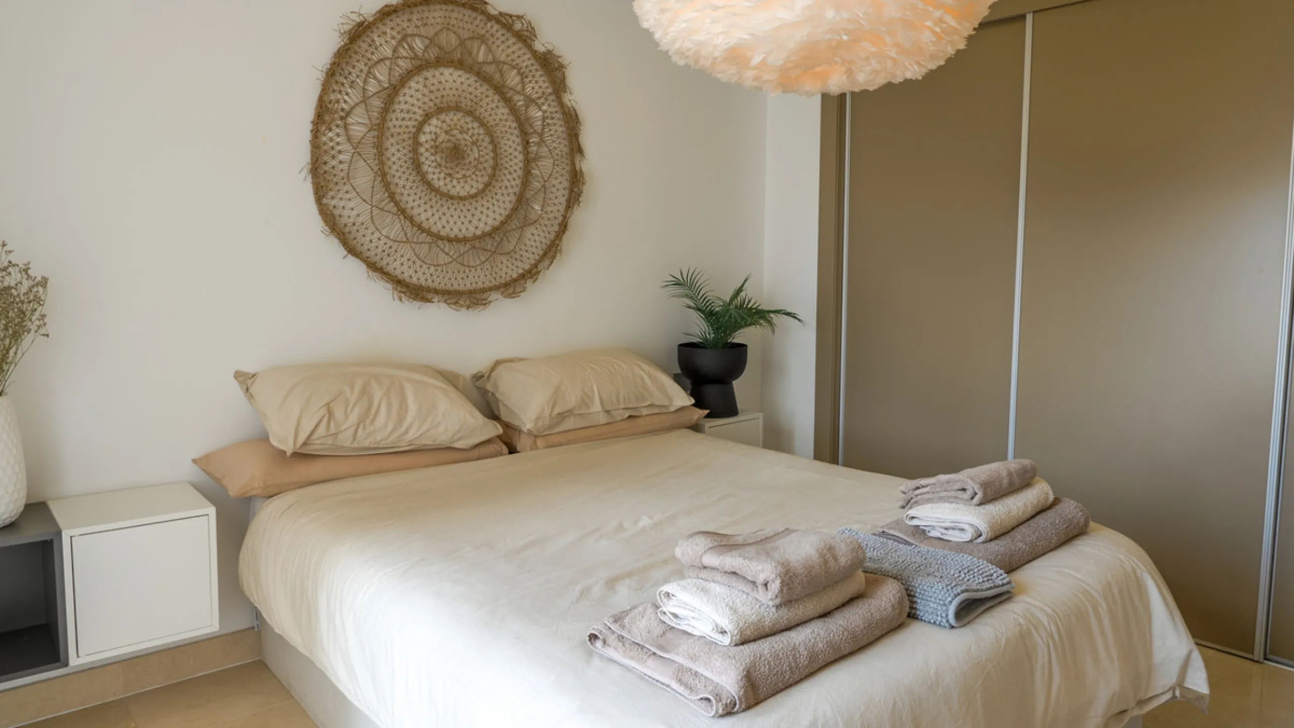 Located in the prestigious Avalon complex in Los Arqueros, Benahavís, Málaga,