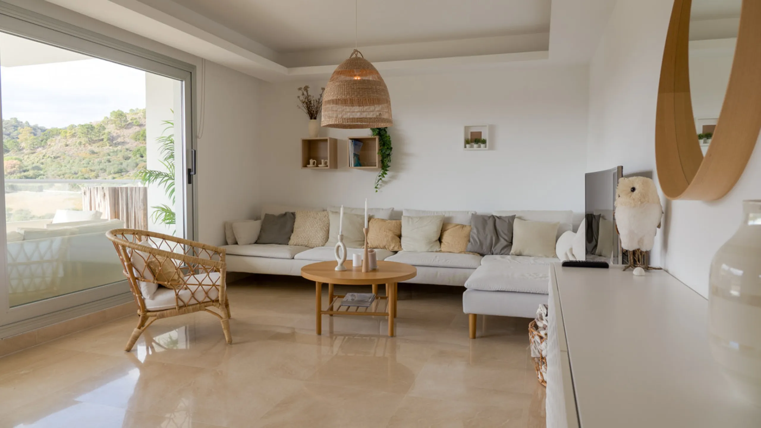 Located in the prestigious Avalon complex in Los Arqueros, Benahavís, Málaga,