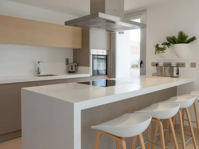 Located in the prestigious Avalon complex in Los Arqueros, Benahavís, Málaga,