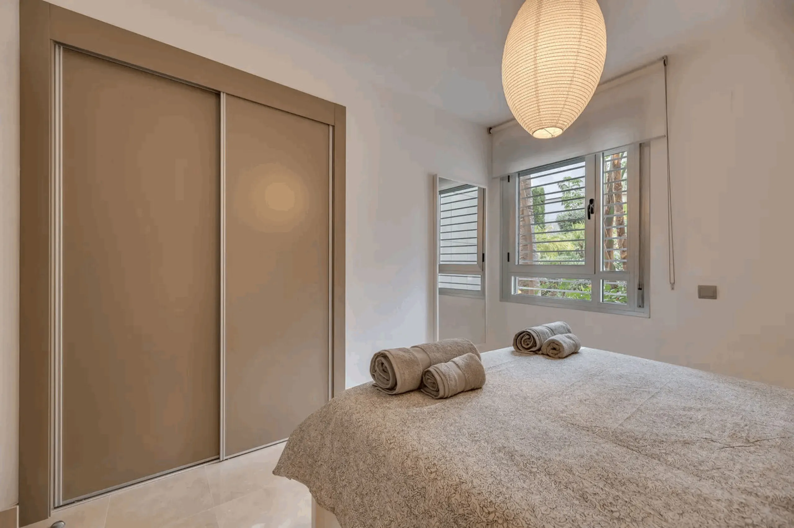 Located in the prestigious Avalon complex in Los Arqueros, Benahavís, Málaga,