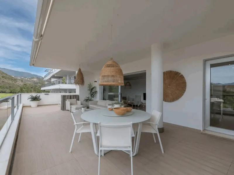 Located in the prestigious Avalon complex in Los Arqueros, Benahavís, Málaga,