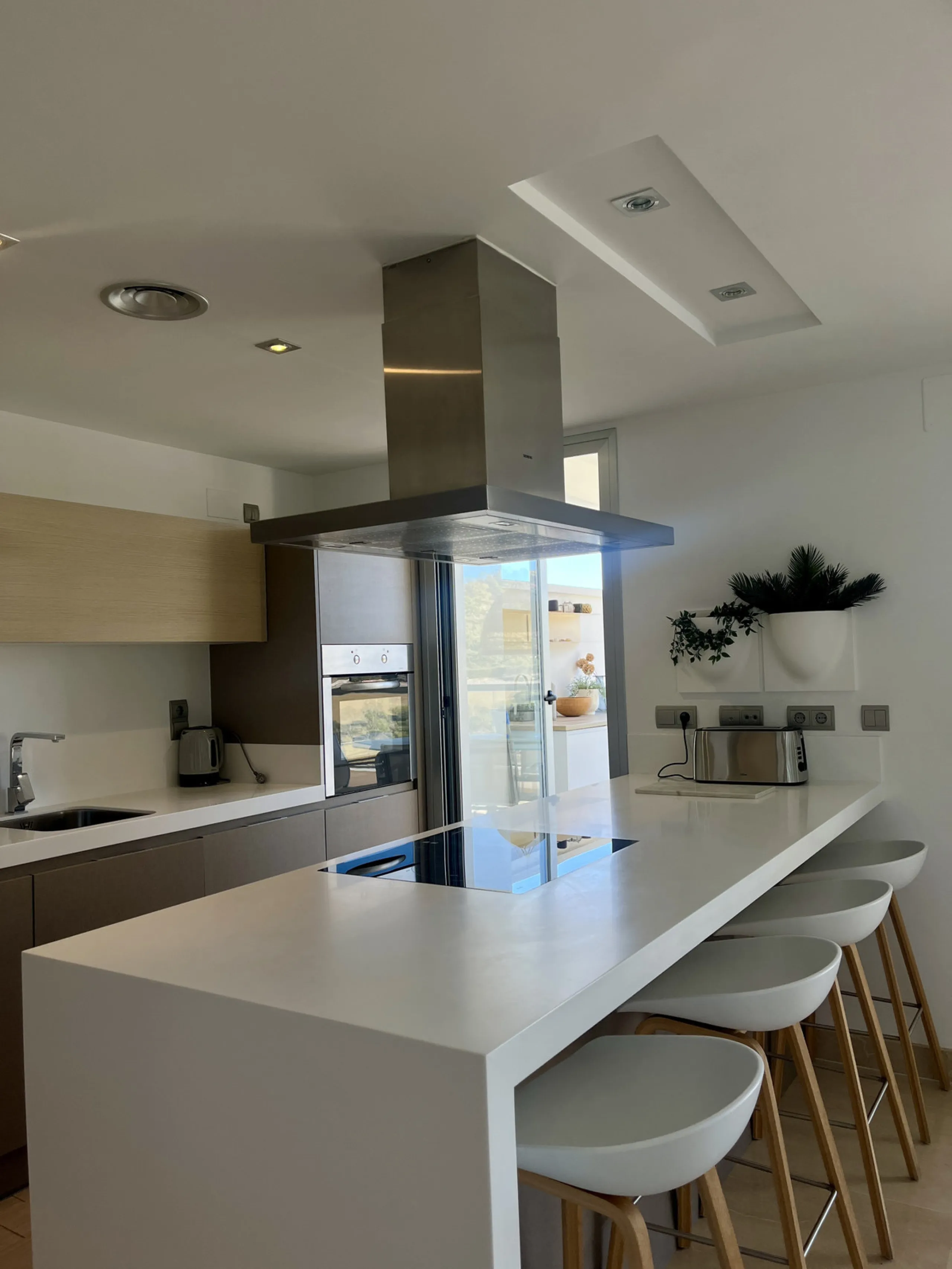 Located in the prestigious Avalon complex in Los Arqueros, Benahavís, Málaga,