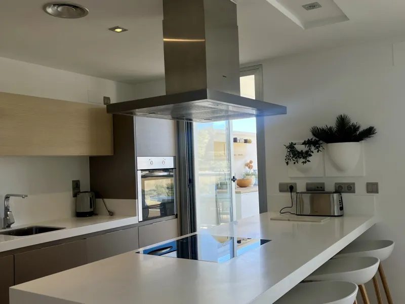 Located in the prestigious Avalon complex in Los Arqueros, Benahavís, Málaga,