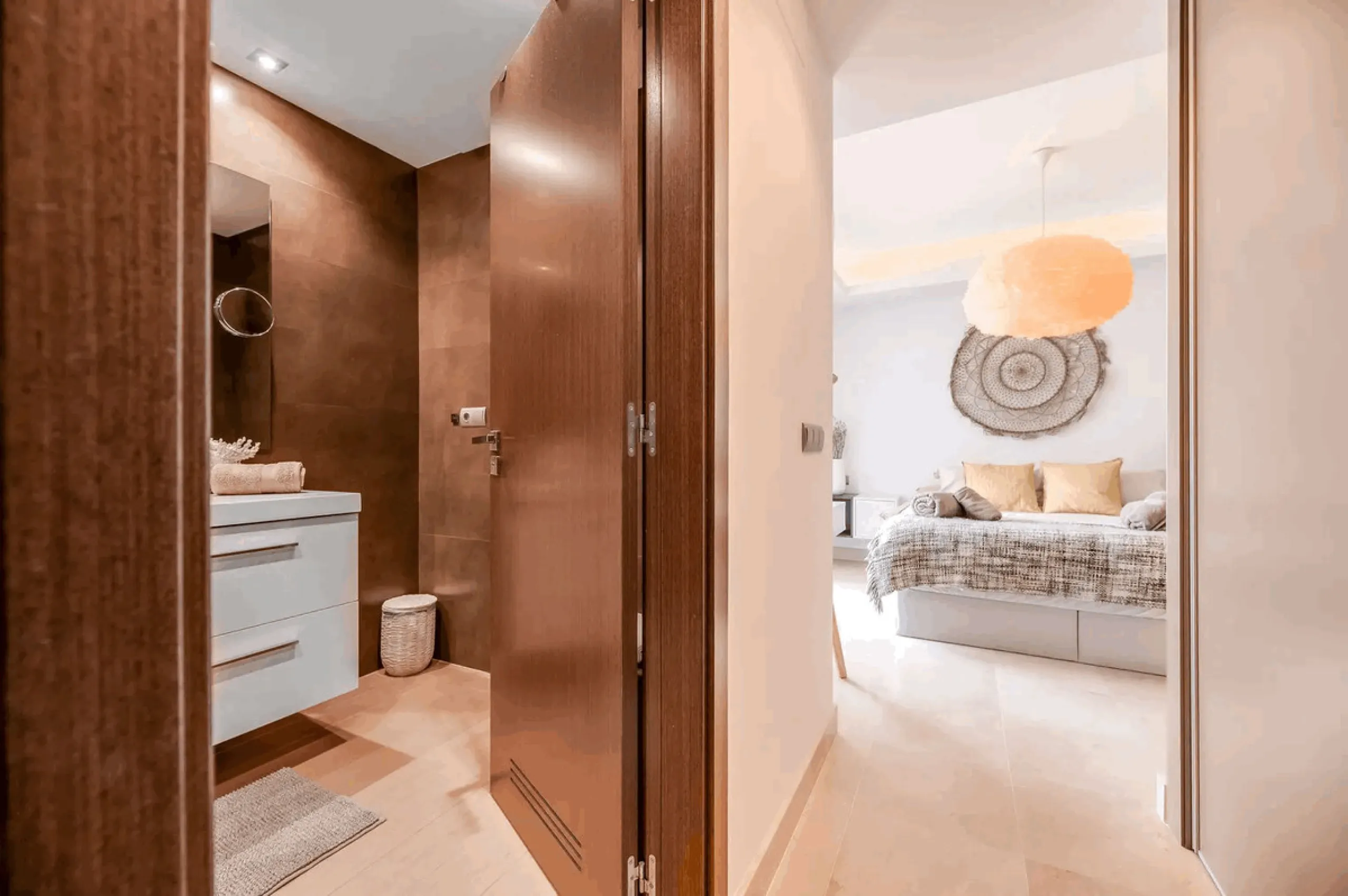 Located in the prestigious Avalon complex in Los Arqueros, Benahavís, Málaga,