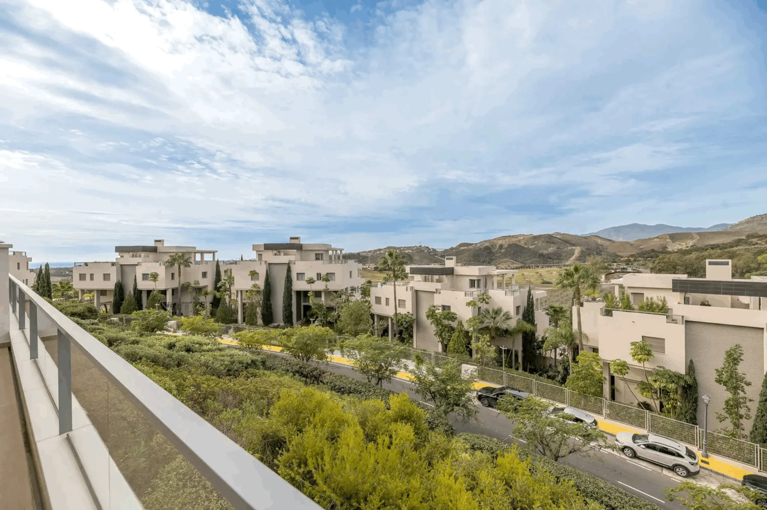 Located in the prestigious Avalon complex in Los Arqueros, Benahavís, Málaga,