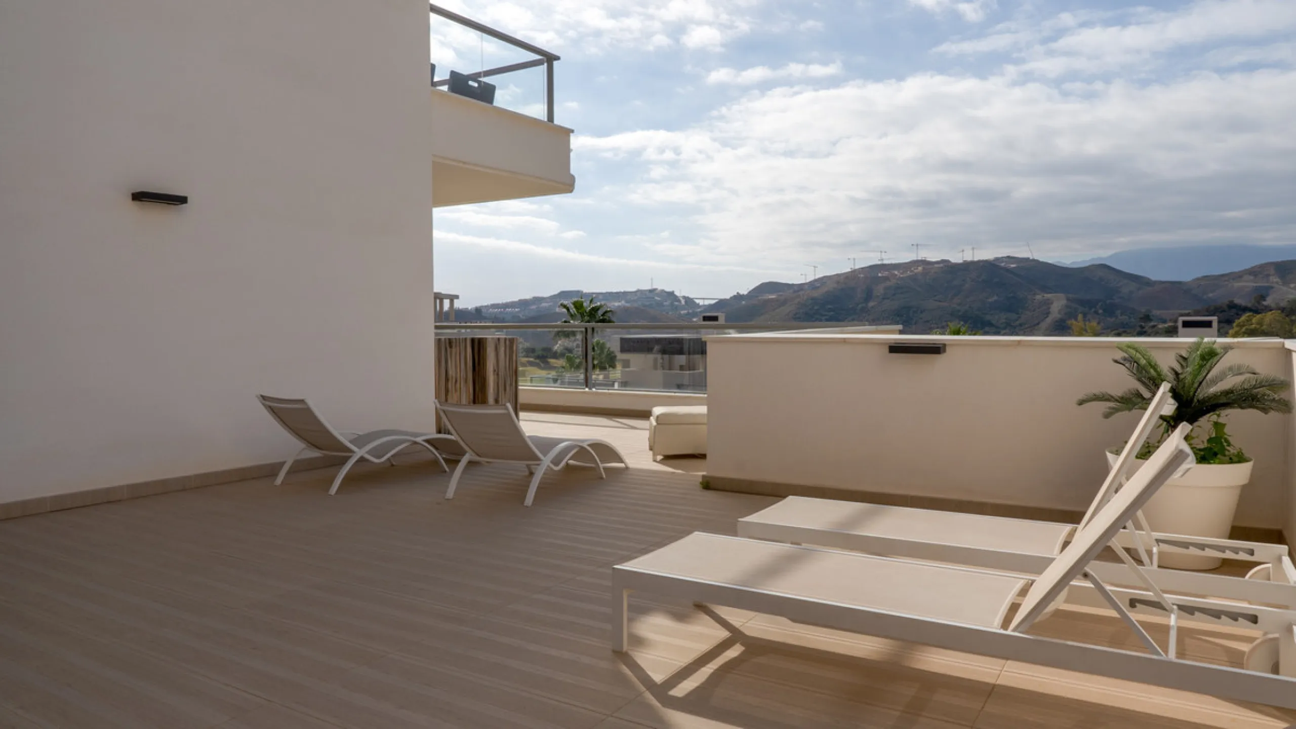 Located in the prestigious Avalon complex in Los Arqueros, Benahavís, Málaga,