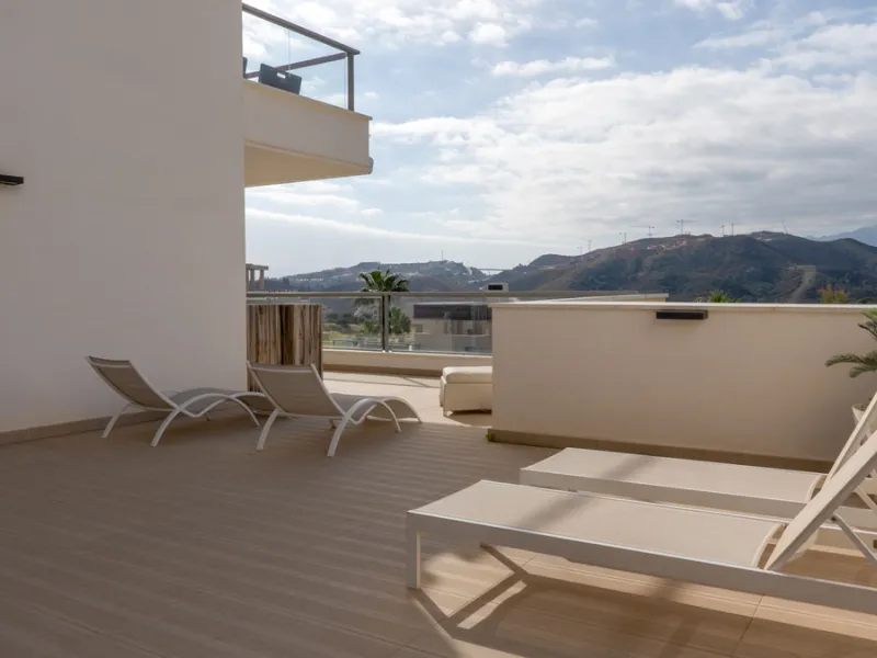 Located in the prestigious Avalon complex in Los Arqueros, Benahavís, Málaga,