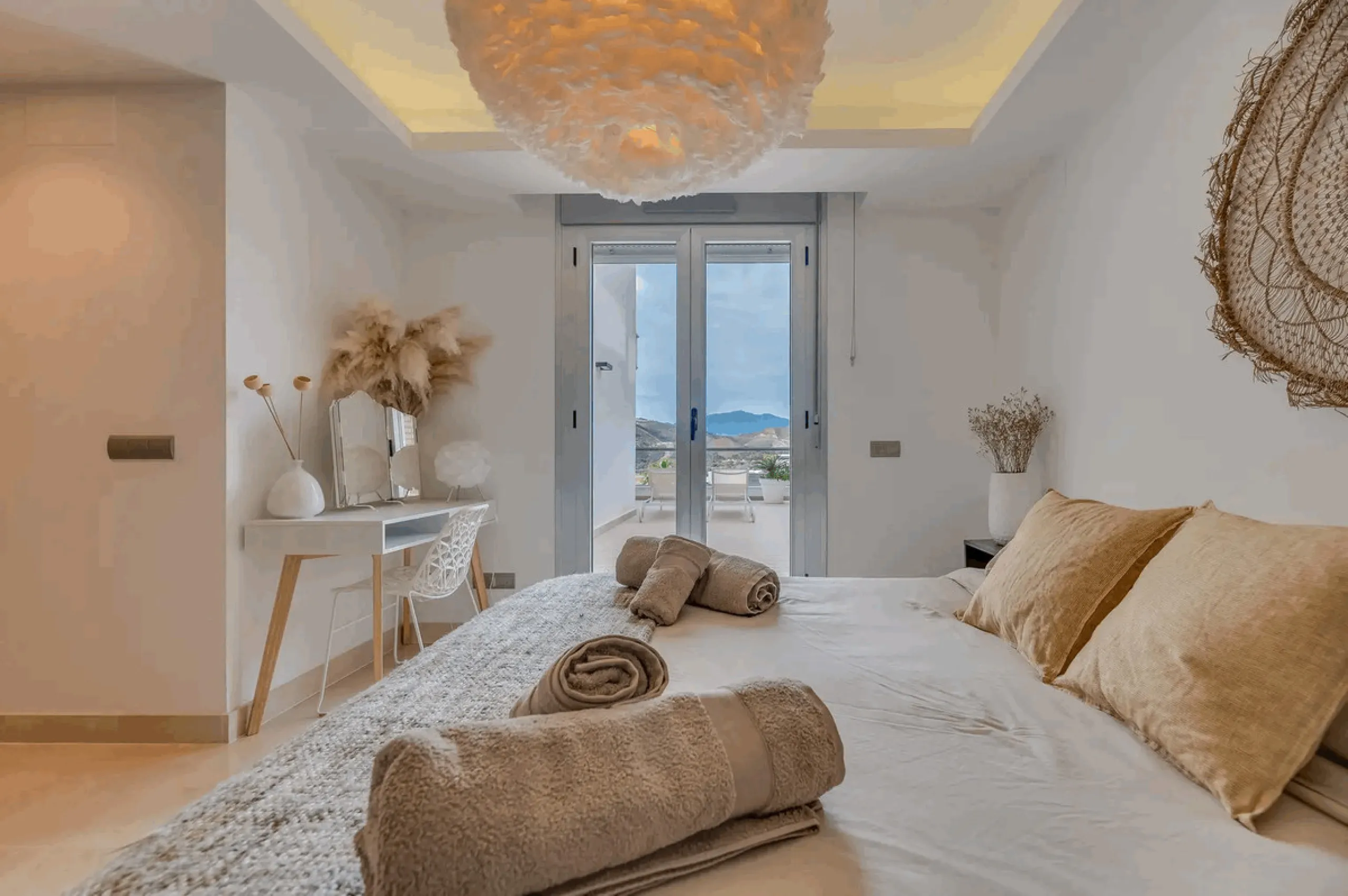 Located in the prestigious Avalon complex in Los Arqueros, Benahavís, Málaga,