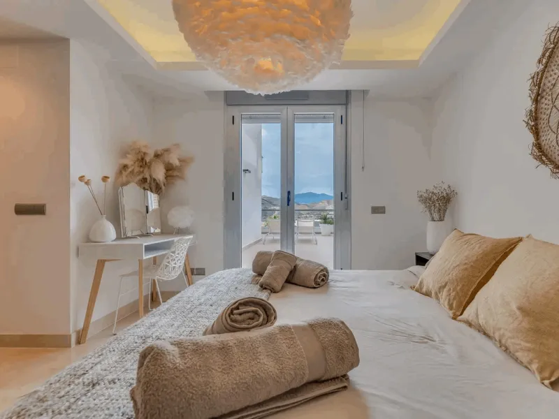 Located in the prestigious Avalon complex in Los Arqueros, Benahavís, Málaga,