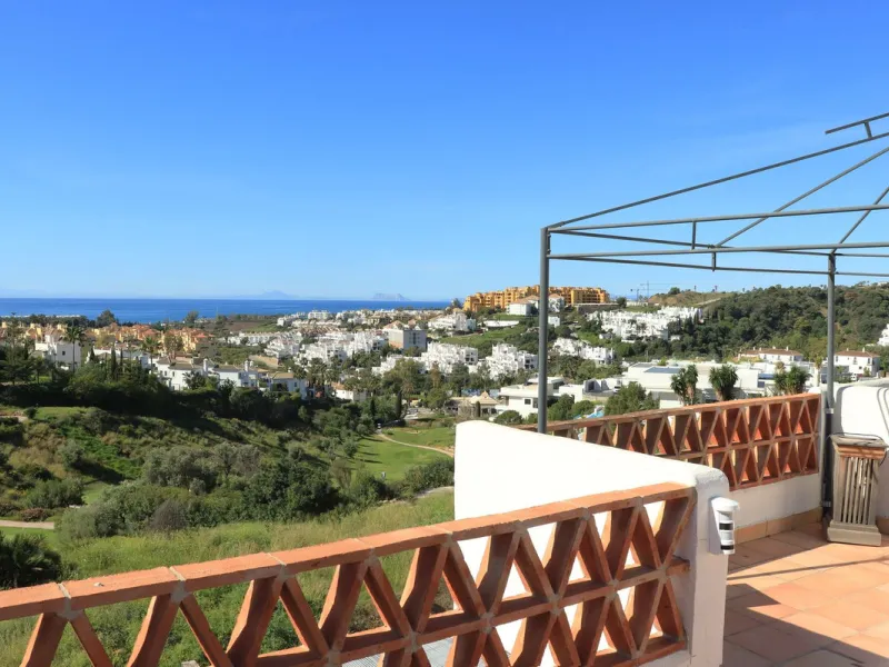 Luxury Sea-View Townhouse for Sale or Rent in Estepona | Sunset Resina Golf, Costa del Sol