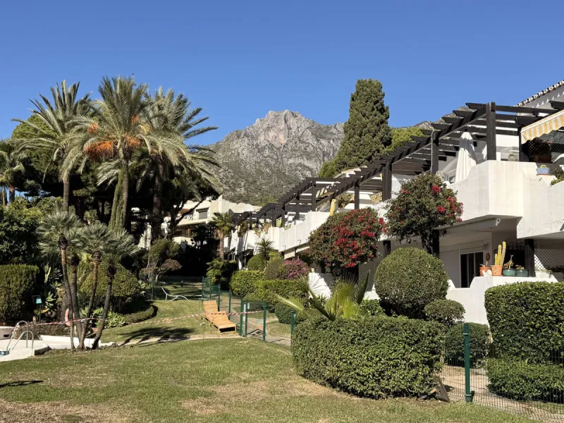 Apartment - Ground Floor Apartment в продаже в Marbella, Málaga. В доме 2 спален и 2 ванных комнат. Площадь дома 120 м²