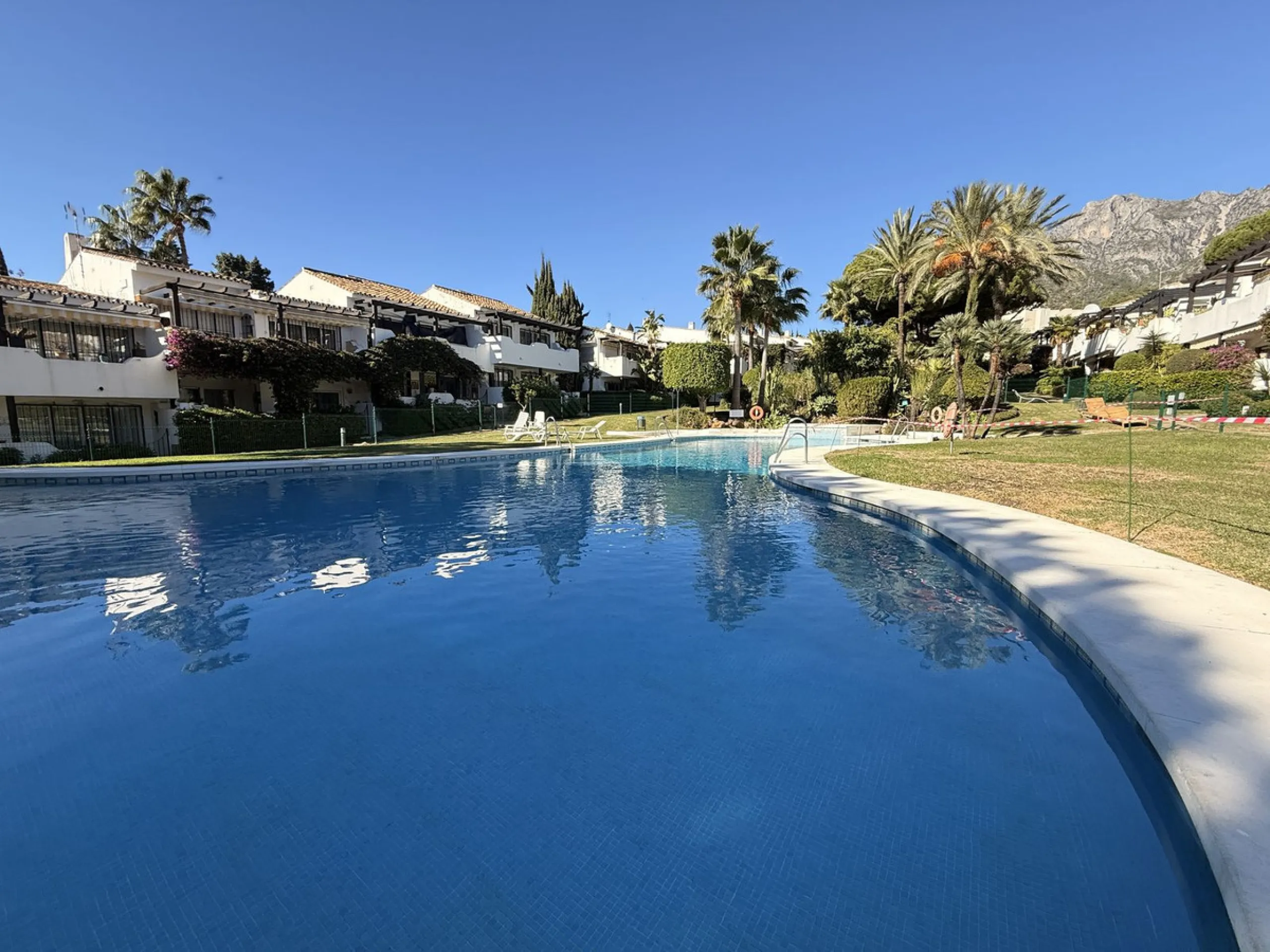Apartment - Ground Floor Apartment в продаже в Marbella, Málaga. В доме 2 спален и 2 ванных комнат. Площадь дома 120 м²