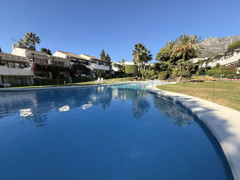 Apartment - Ground Floor Apartment в продаже в Marbella, Málaga. В доме 2 спален и 2 ванных комнат. Площадь дома 120 м²