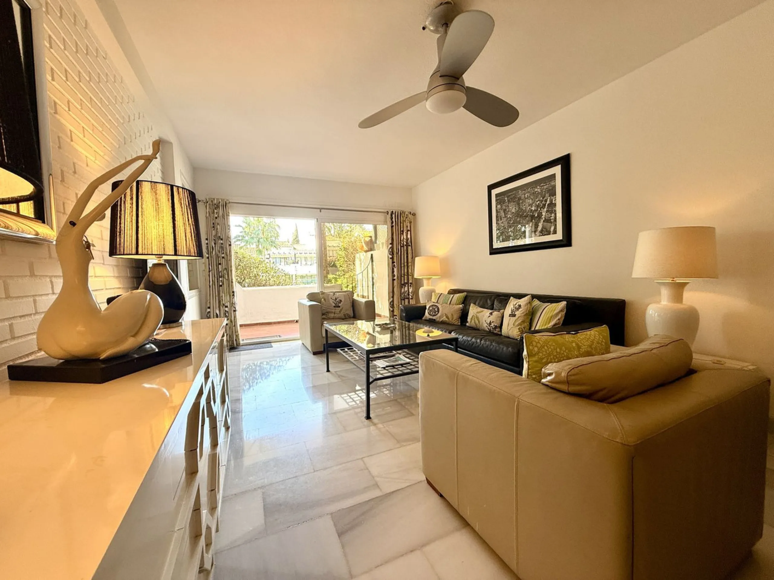 Apartment - Ground Floor Apartment в продаже в Marbella, Málaga. В доме 2 спален и 2 ванных комнат. Площадь дома 120 м²
