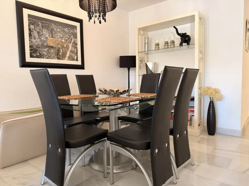 Apartment - Ground Floor Apartment в продаже в Marbella, Málaga. В доме 2 спален и 2 ванных комнат. Площадь дома 120 м²