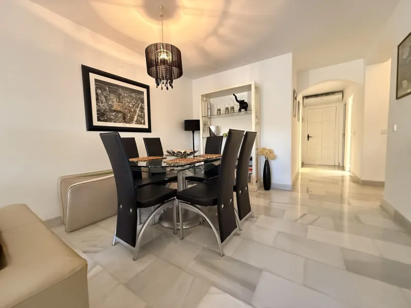 Apartment - Ground Floor Apartment в продаже в Marbella, Málaga. В доме 2 спален и 2 ванных комнат. Площадь дома 120 м²