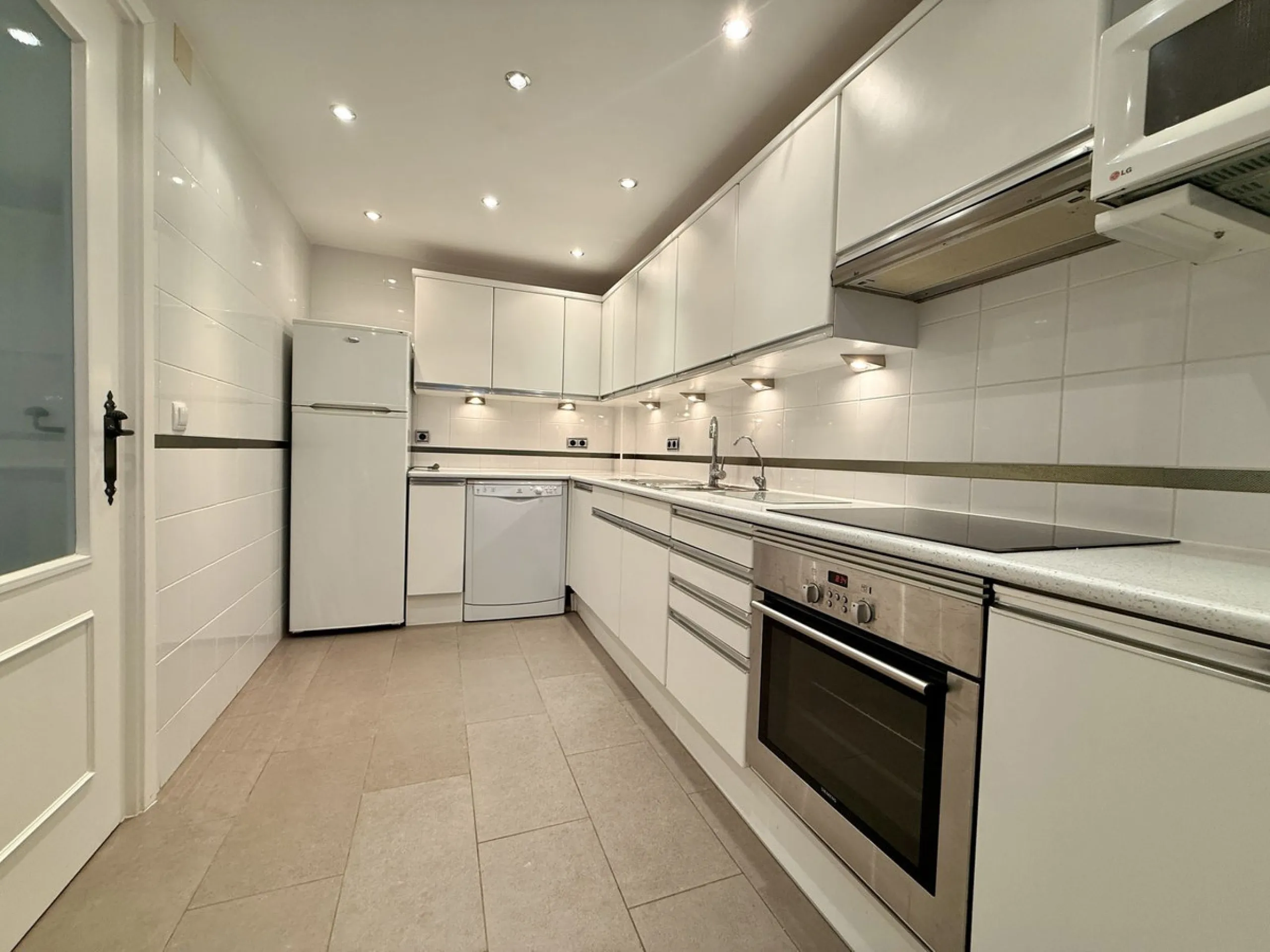 Apartment - Ground Floor Apartment в продаже в Marbella, Málaga. В доме 2 спален и 2 ванных комнат. Площадь дома 120 м²