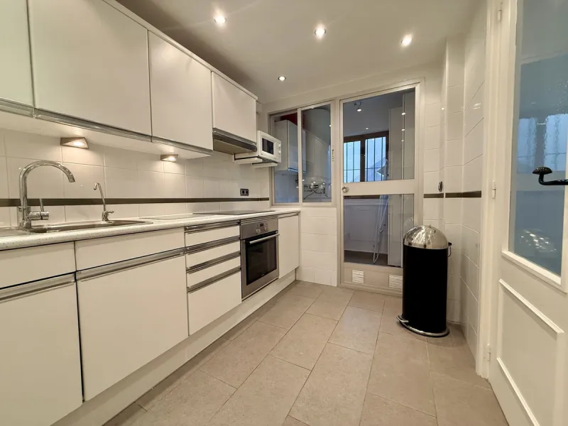 Apartment - Ground Floor Apartment в продаже в Marbella, Málaga. В доме 2 спален и 2 ванных комнат. Площадь дома 120 м²