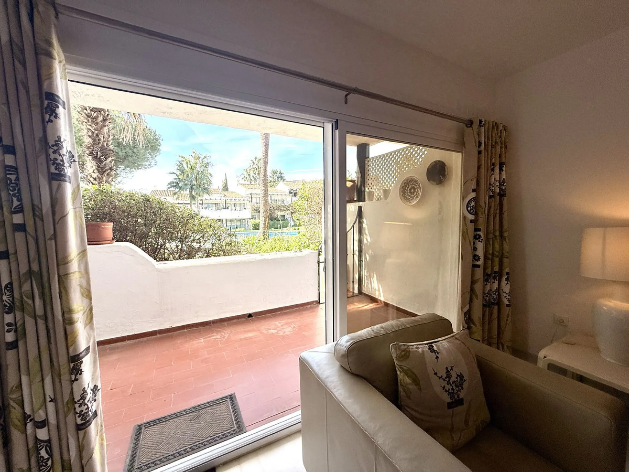 Apartment - Ground Floor Apartment в продаже в Marbella, Málaga. В доме 2 спален и 2 ванных комнат. Площадь дома 120 м²