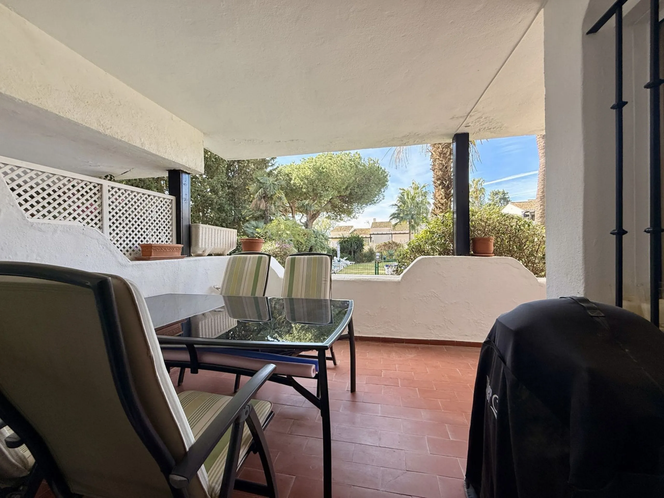 Apartment - Ground Floor Apartment в продаже в Marbella, Málaga. В доме 2 спален и 2 ванных комнат. Площадь дома 120 м²