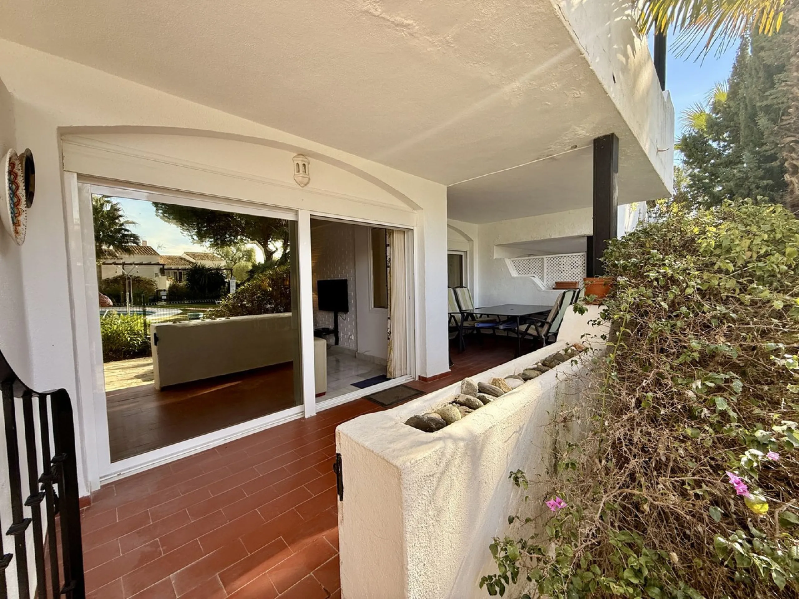 Apartment - Ground Floor Apartment в продаже в Marbella, Málaga. В доме 2 спален и 2 ванных комнат. Площадь дома 120 м²