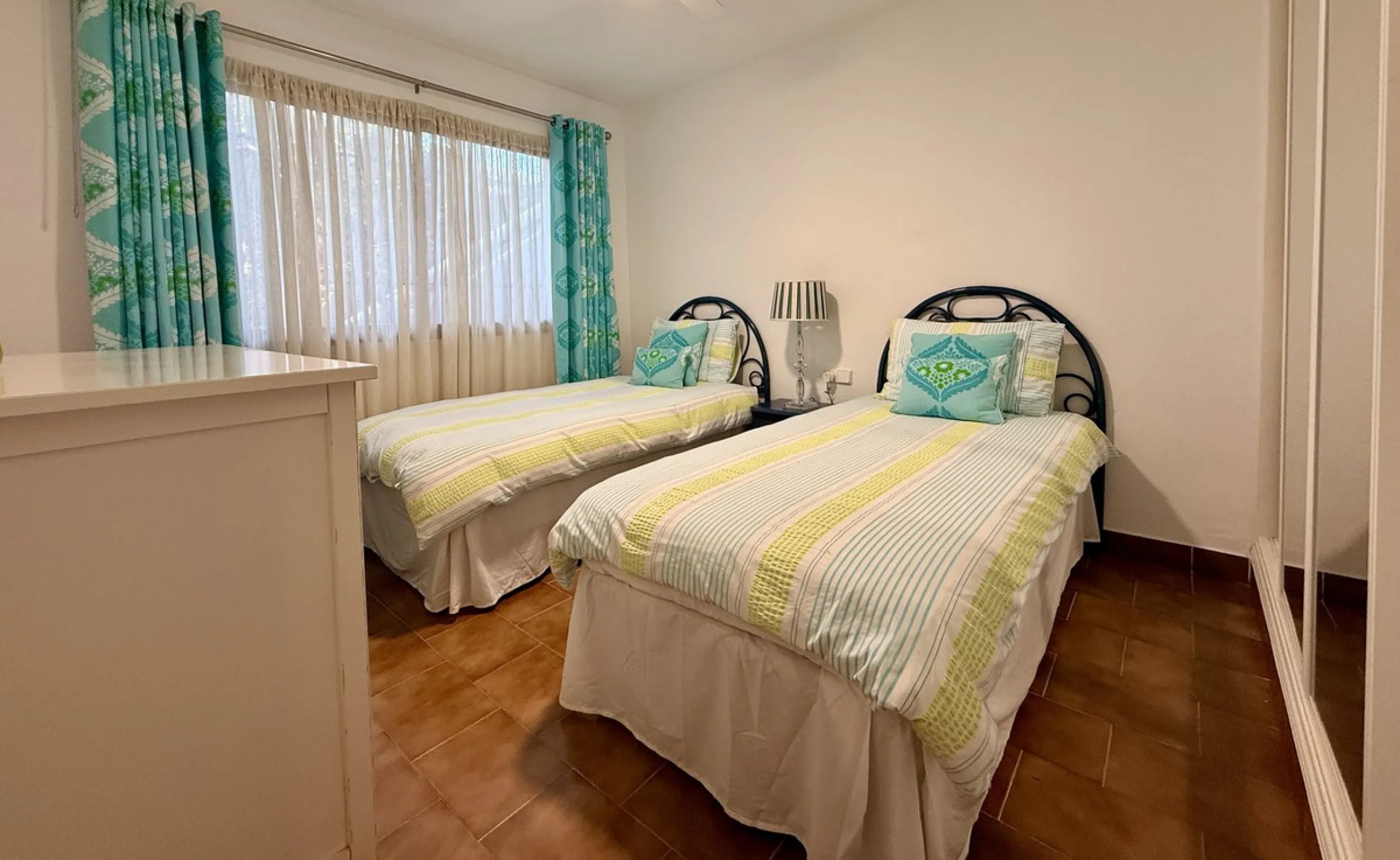 Apartment - Ground Floor Apartment в продаже в Marbella, Málaga. В доме 2 спален и 2 ванных комнат. Площадь дома 120 м²