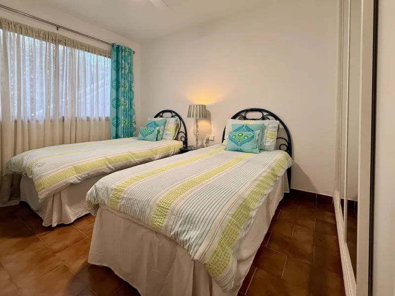 Apartment - Ground Floor Apartment в продаже в Marbella, Málaga. В доме 2 спален и 2 ванных комнат. Площадь дома 120 м²