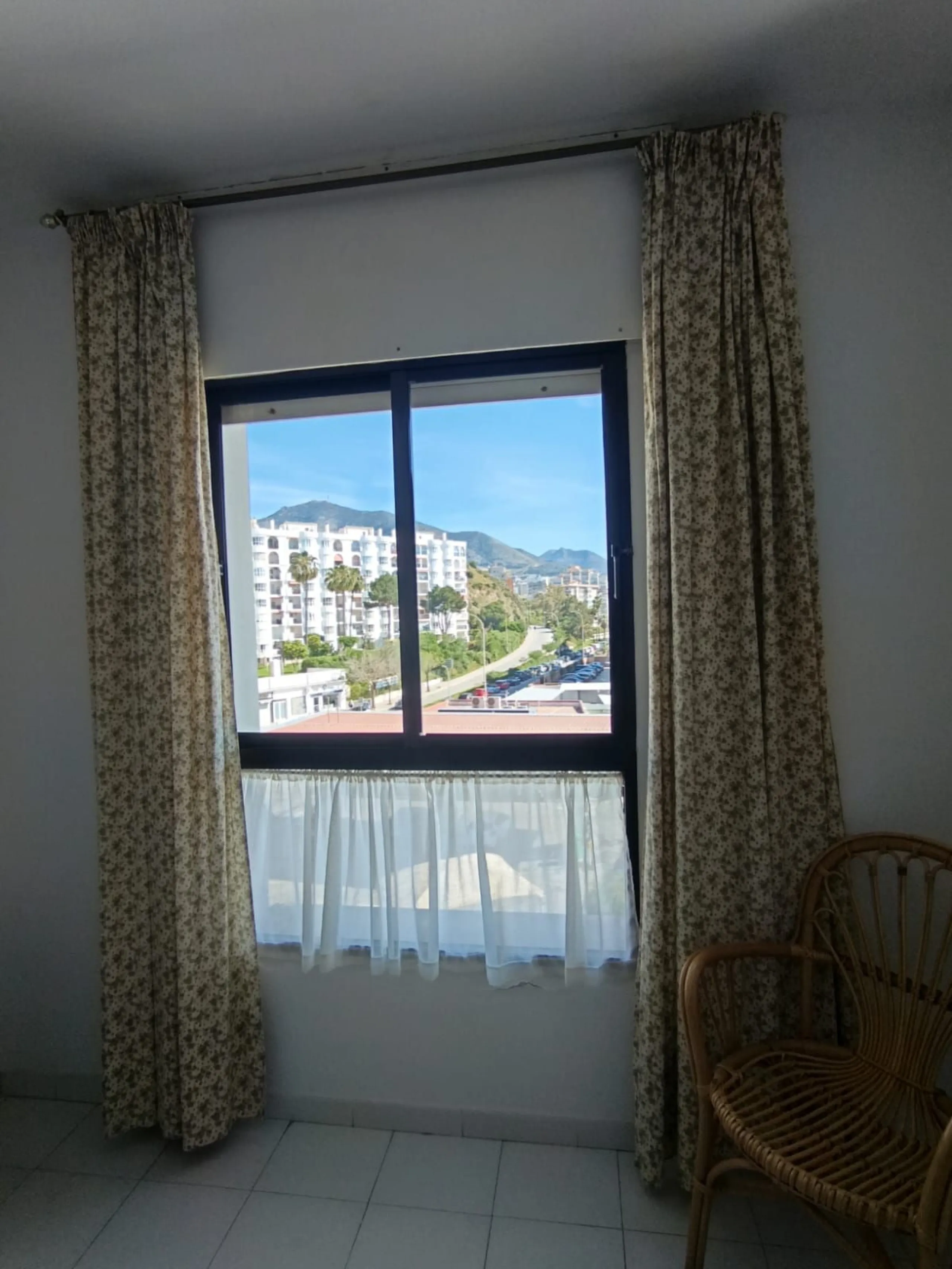 Fantastic 2-bedroom, 2-bathroom apartment located in a superb beachfront complex.