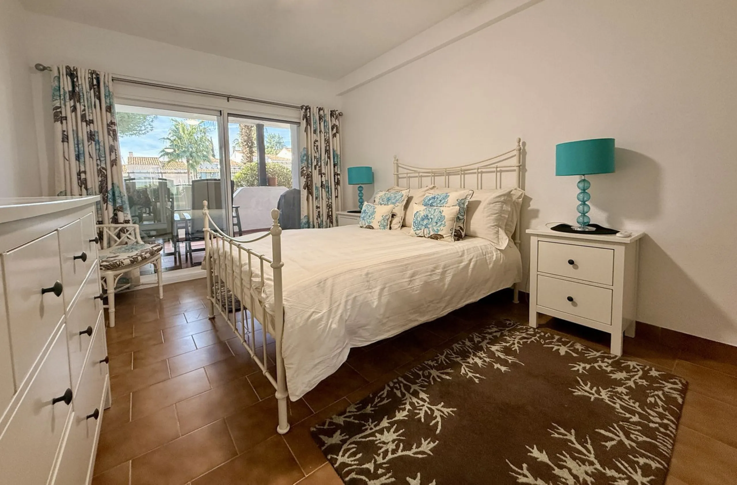 Apartment - Ground Floor Apartment в продаже в Marbella, Málaga. В доме 2 спален и 2 ванных комнат. Площадь дома 120 м²