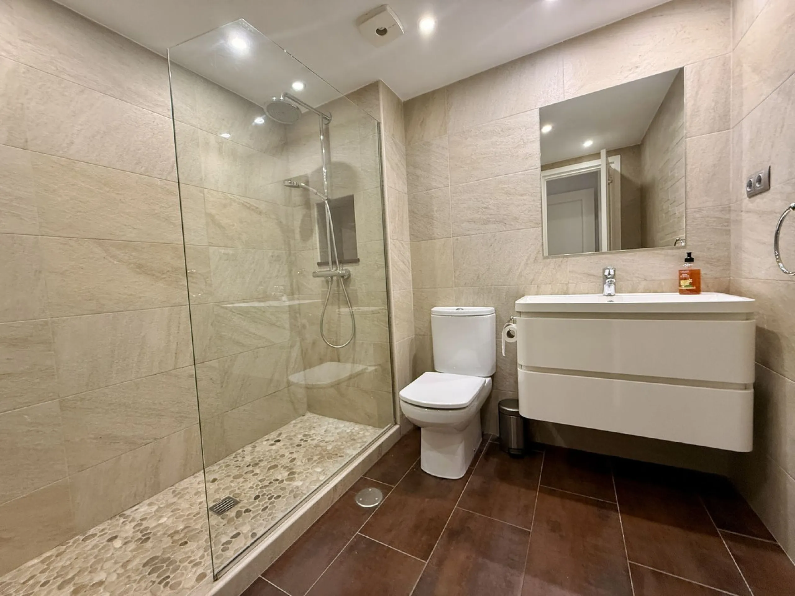 Apartment - Ground Floor Apartment в продаже в Marbella, Málaga. В доме 2 спален и 2 ванных комнат. Площадь дома 120 м²