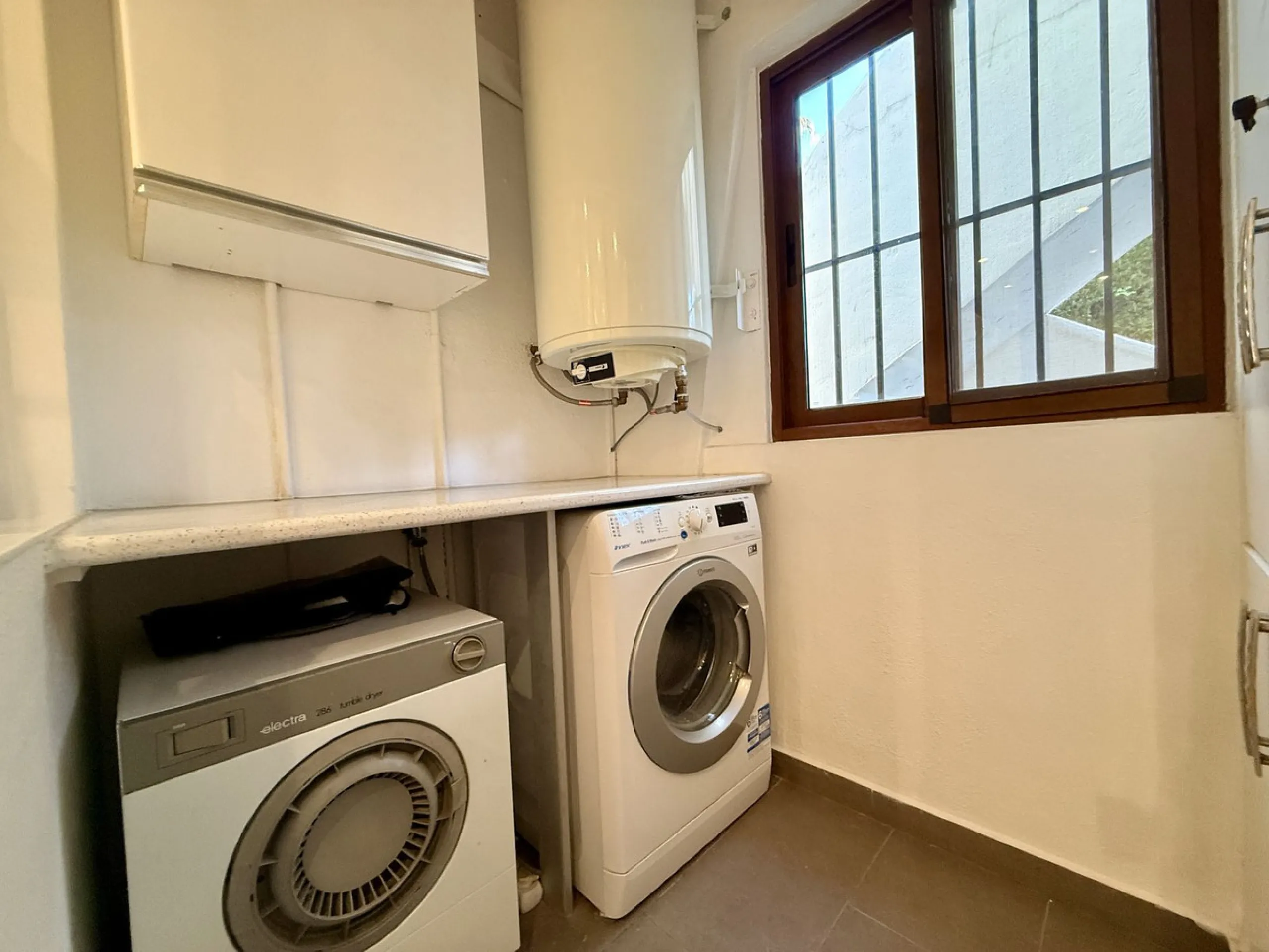Apartment - Ground Floor Apartment в продаже в Marbella, Málaga. В доме 2 спален и 2 ванных комнат. Площадь дома 120 м²