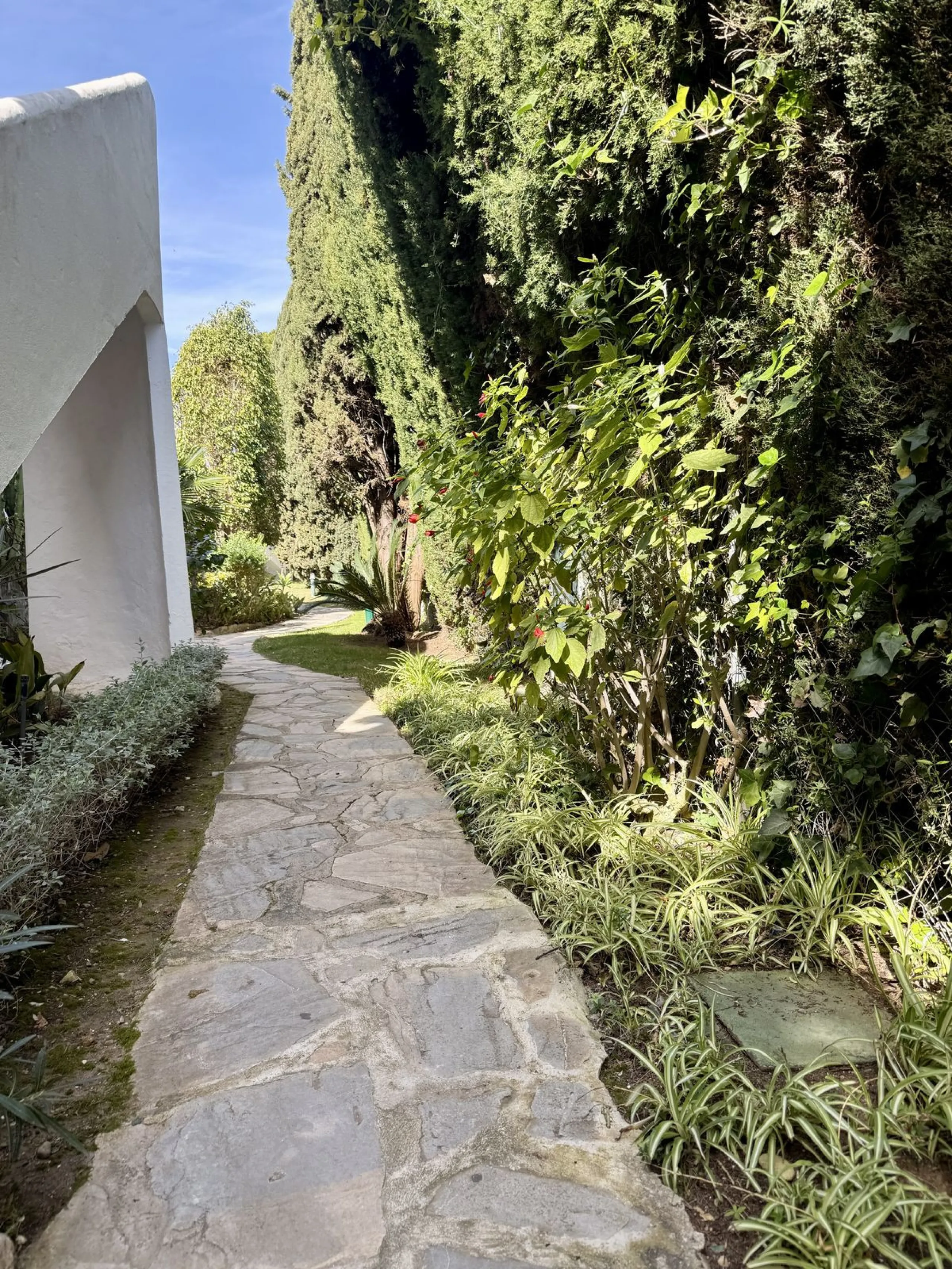 Apartment - Ground Floor Apartment в продаже в Marbella, Málaga. В доме 2 спален и 2 ванных комнат. Площадь дома 120 м²
