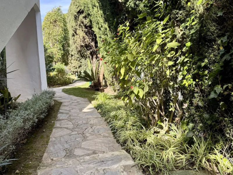 Apartment - Ground Floor Apartment в продаже в Marbella, Málaga. В доме 2 спален и 2 ванных комнат. Площадь дома 120 м²