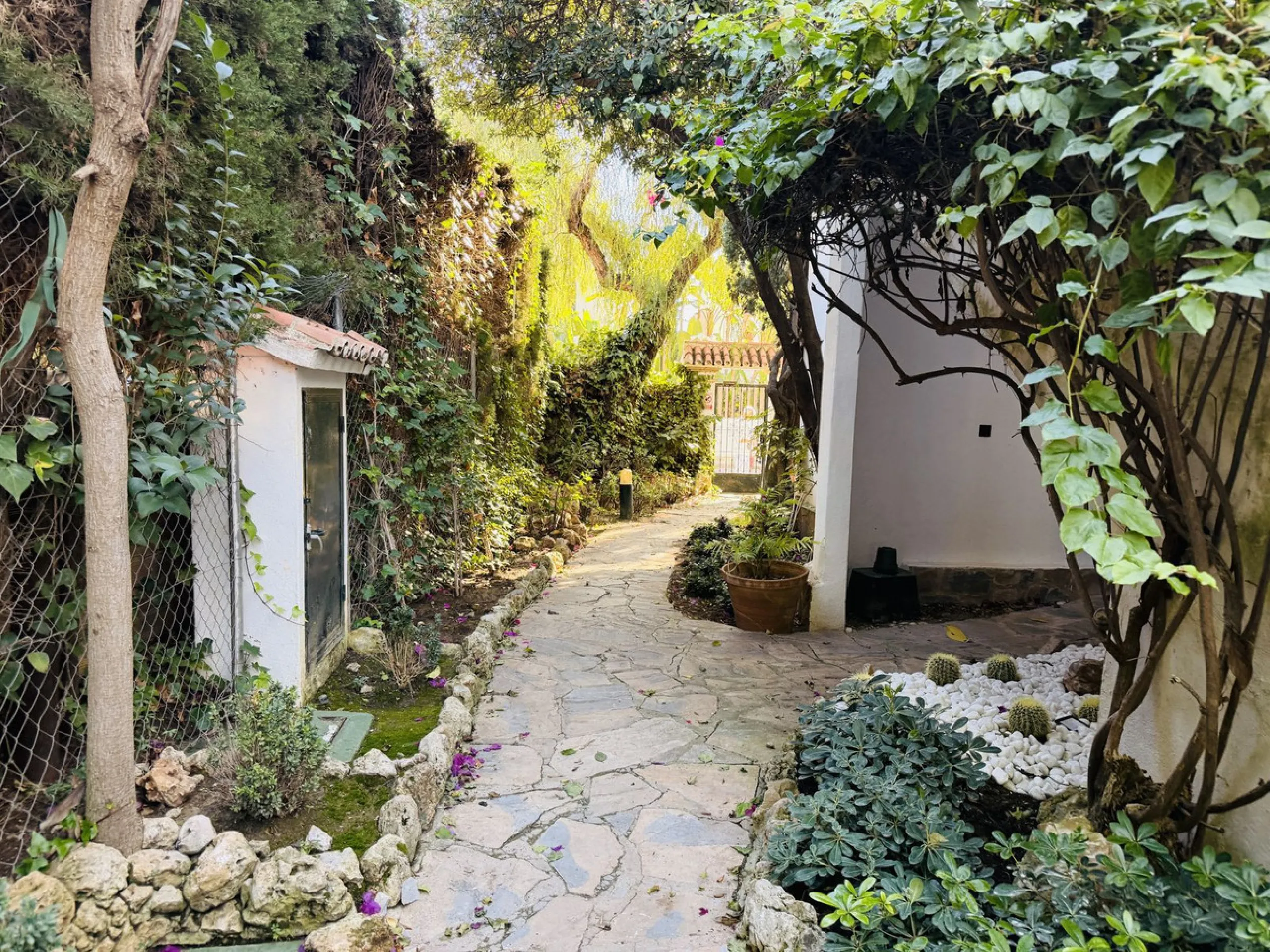 Apartment - Ground Floor Apartment в продаже в Marbella, Málaga. В доме 2 спален и 2 ванных комнат. Площадь дома 120 м²