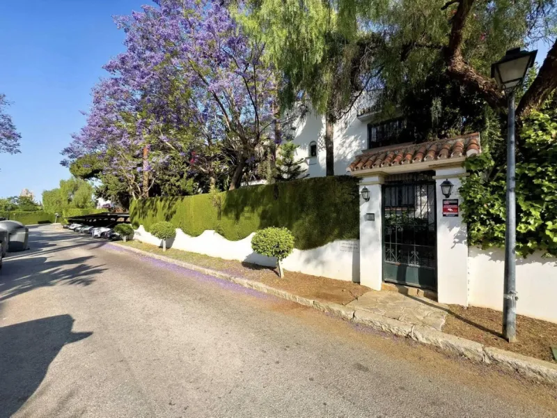 Apartment - Ground Floor Apartment в продаже в Marbella, Málaga. В доме 2 спален и 2 ванных комнат. Площадь дома 120 м²